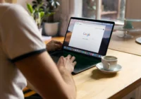 Tampilan dashboard SEO Pulse CMS yang menunjukkan peningkatan peringkat pada Website SEO Instan SEO secara real-time
