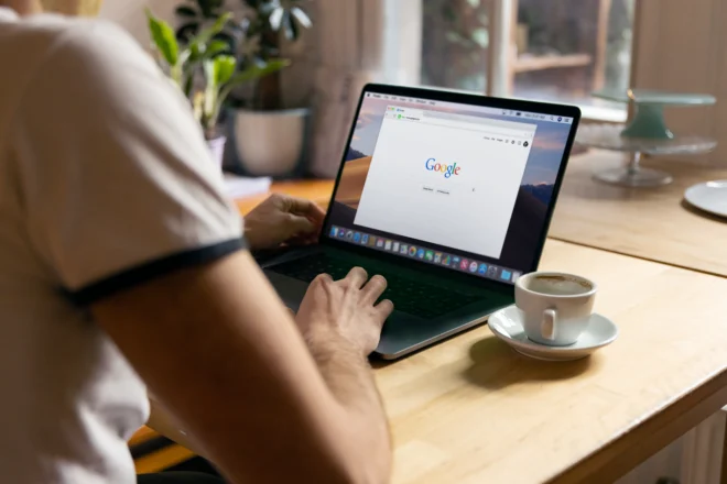 Tampilan dashboard SEO Pulse CMS yang menunjukkan peningkatan peringkat pada Website SEO Instan SEO secara real-time