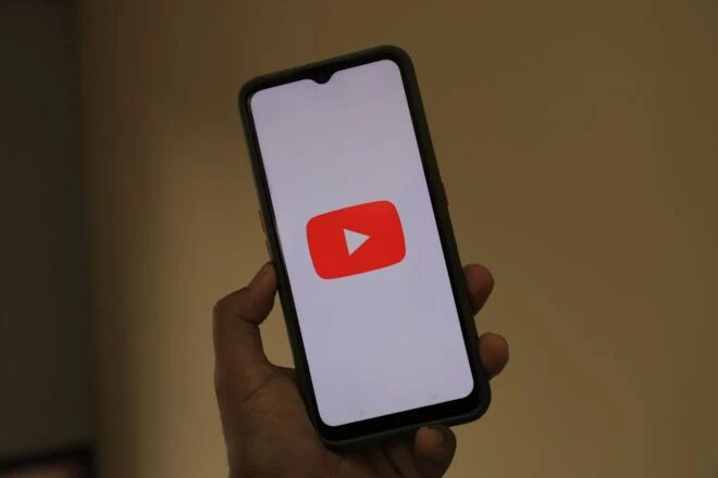 Ilustrasi monetisasi musik AI lolos di YouTube, alur kerja menghindari klaim Content ID dengan GardaMedia Solution