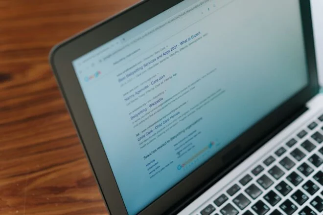 Tampilan dashboard SEO Pulse CMS 2026 menunjukkan pengaturan tag head untuk meningkatkan hasil Google AI Search